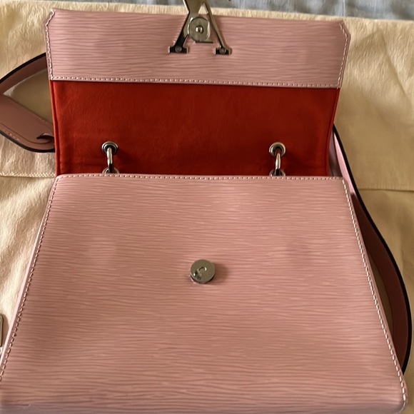 Louis Vuitton Handbag - Picture 5 of 9